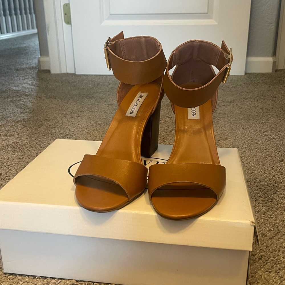 Steve Madden Tan Leather Block Heel Sandal with Ankle Buckle - Picture 2 of 4